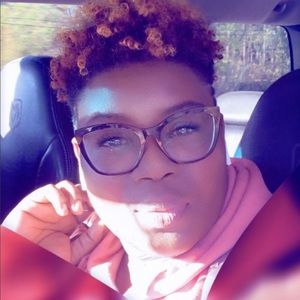 Meet your Posher, Akiah